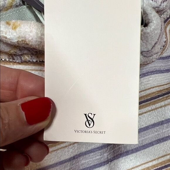 Victoria Secret 2-in-1 Floral Towel Backpack - Picture 6 of 9